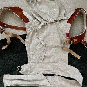 NWOT Sakura Bloom Scout baby carrier